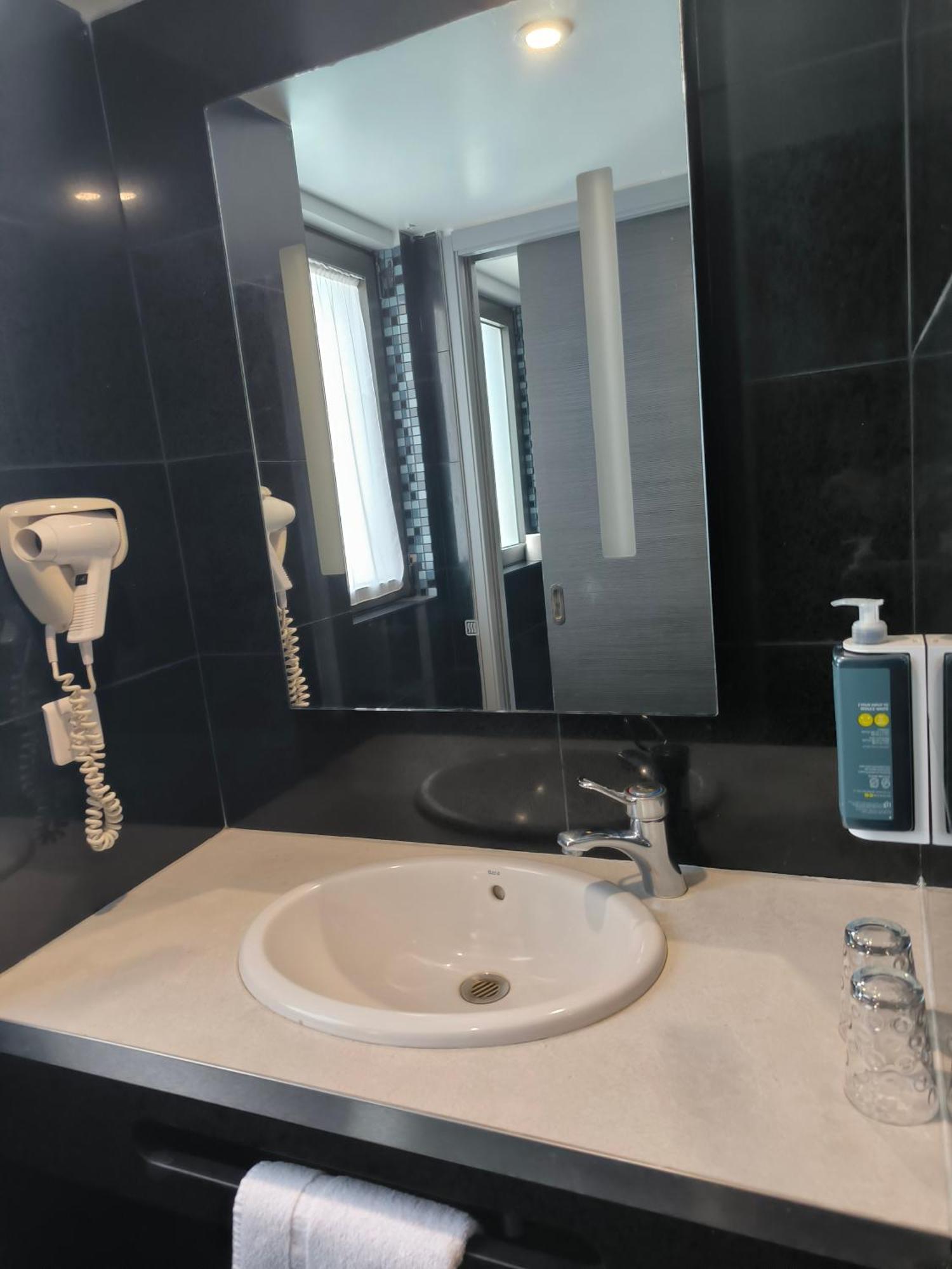 Brit Hotel Porte D'Espagne Perpignan Ngoại thất bức ảnh
